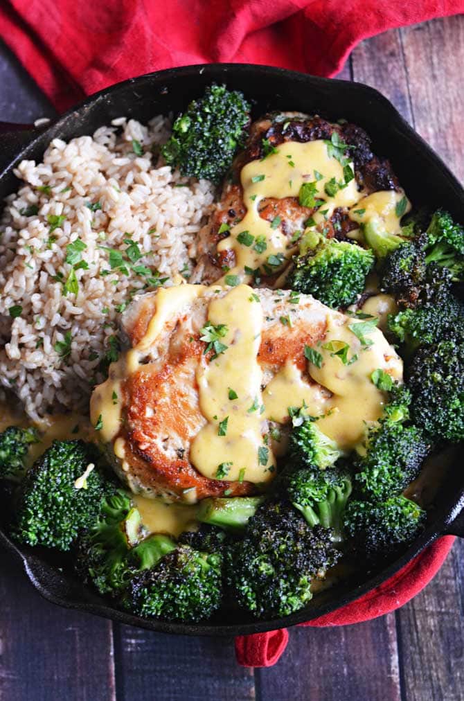 Sizzling Chicken, Broccoli, and Cheddar Skillet!  Way healthier than those from your favorite chain restaurants, but even more delicious! | hostthetoast.com