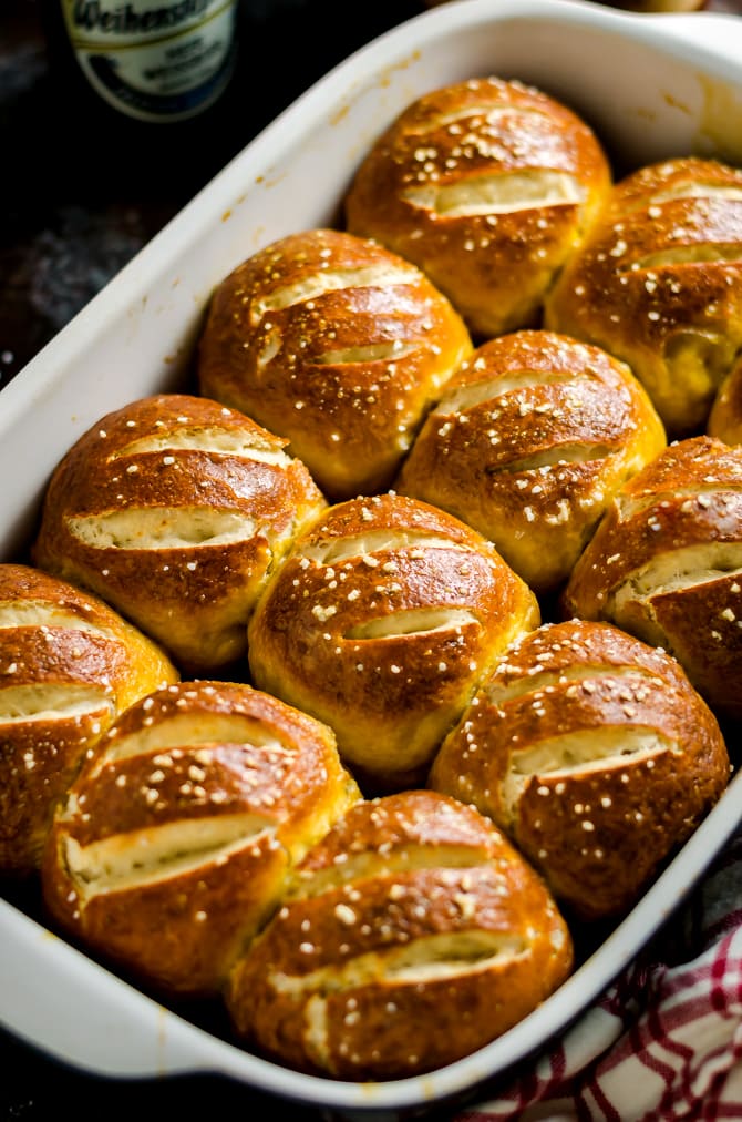 Homemade Pretzel Rolls (now better than ever 😉)! I love making these fluffy, perfectly browned, slider-sized pretzels, and then filling them with ham and cheese, bratwurst, or even mini burgers. | hostthetoast.com