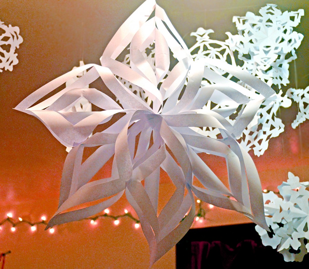 Large 3D Party Hanging Christmas Snowflake Decorations 6 Hanging Garland UK  | eBay