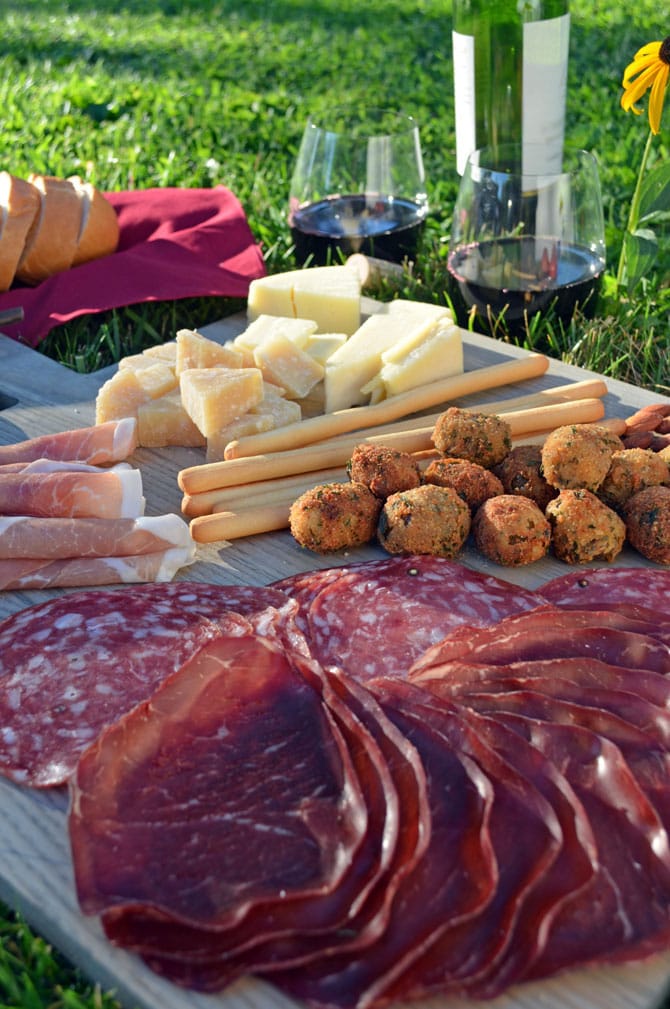 How to Put Together Your Own Italian WIne and Antipasto