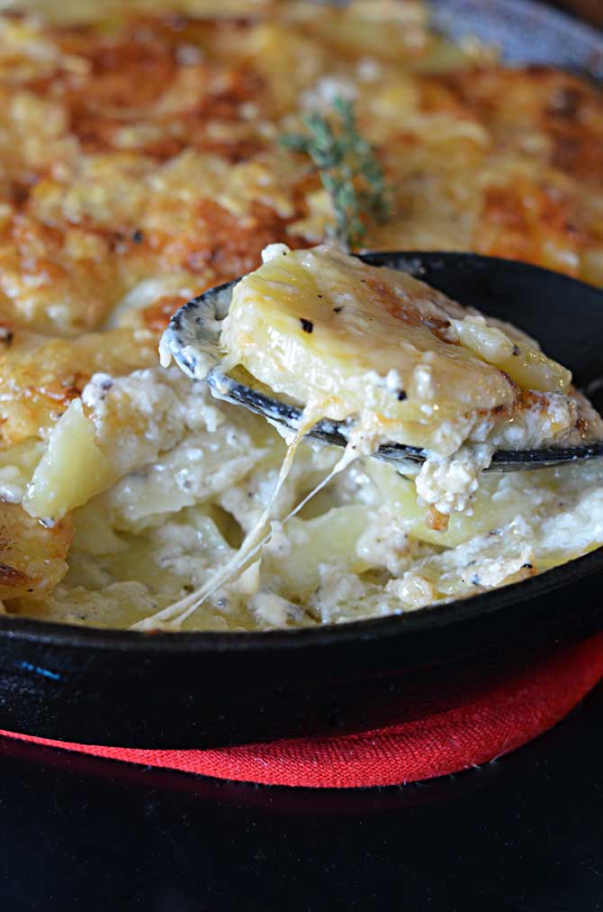 Skillet Scalloped Potatoes!  This super cheesy side dish makes my heart flutter. | hostthetoast.com