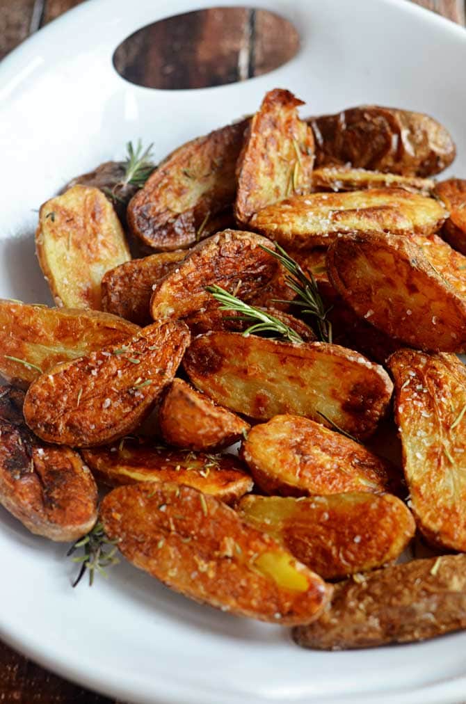Crispy Sea Salt and Vinegar Roasted Potatoes. These are so crisp and flavorful, you'll want to eat them as a side dish for every meal! | hostthetoast.com