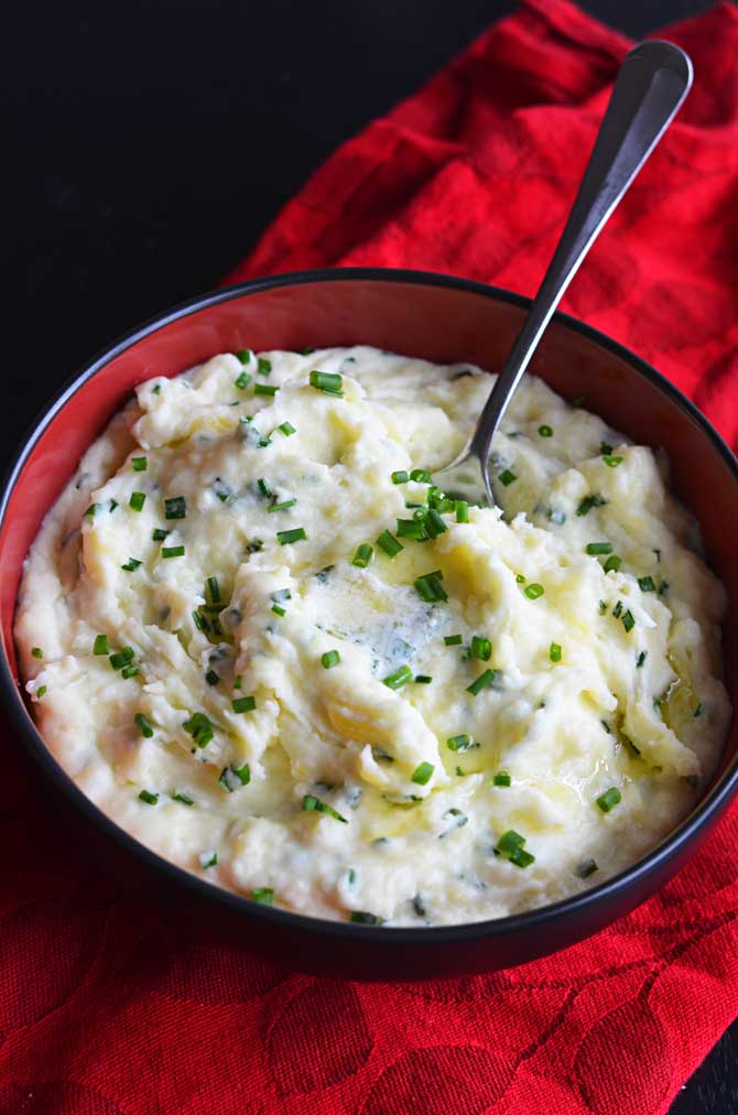 Goat Cheese and Chive Mashed Potatoes. One of the most amazing side dishes ever, and so simple to make. You've got to try them-- they'll be a hit for dinner or your Thanksgiving feast! | hostthetoast.com