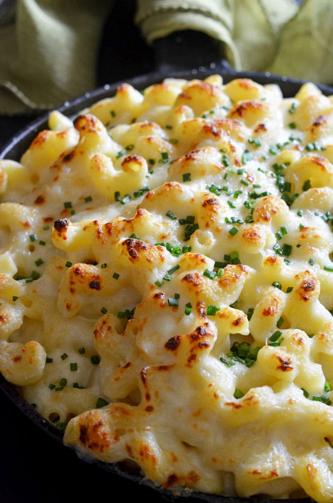 Classic Creamy Macaroni and Cheese. Simply the best. | hostthetoast.com