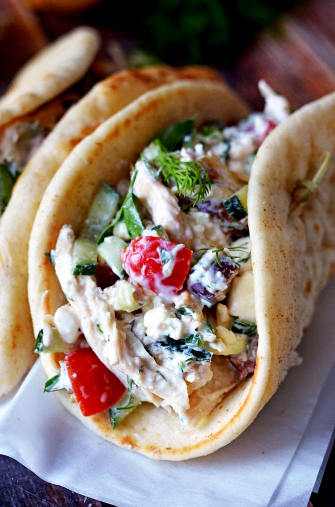 Easy Greek Tzatziki Chicken Salad. Delicious? Check. Easy? Check. Healthy? Check.  Find out how to make the no-cook quick summer salad! | hostthetoast.com