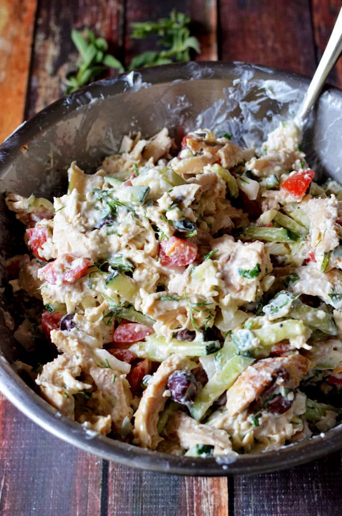 Easy Greek Tzatziki Chicken Salad. Delicious? Check. Easy? Check. Healthy? Check.  Find out how to make the no-cook quick summer salad! | hostthetoast.com