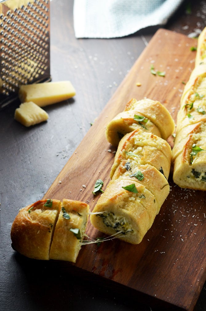 Spinach and Artichoke Dip Stuffed Garlic Bread | Homemade Stuffed Bread Recipes