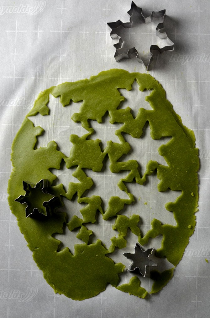 Matcha Cookie Christmas Tree Stacks. Buttery, sugary matcha green tea cookies make delicious Christmas gifts. Stack 'em up, sprinkle with powdered sugar, place an almond on top, and wrap them up in cellophane before passing them out as presents. | hostthetoast.com