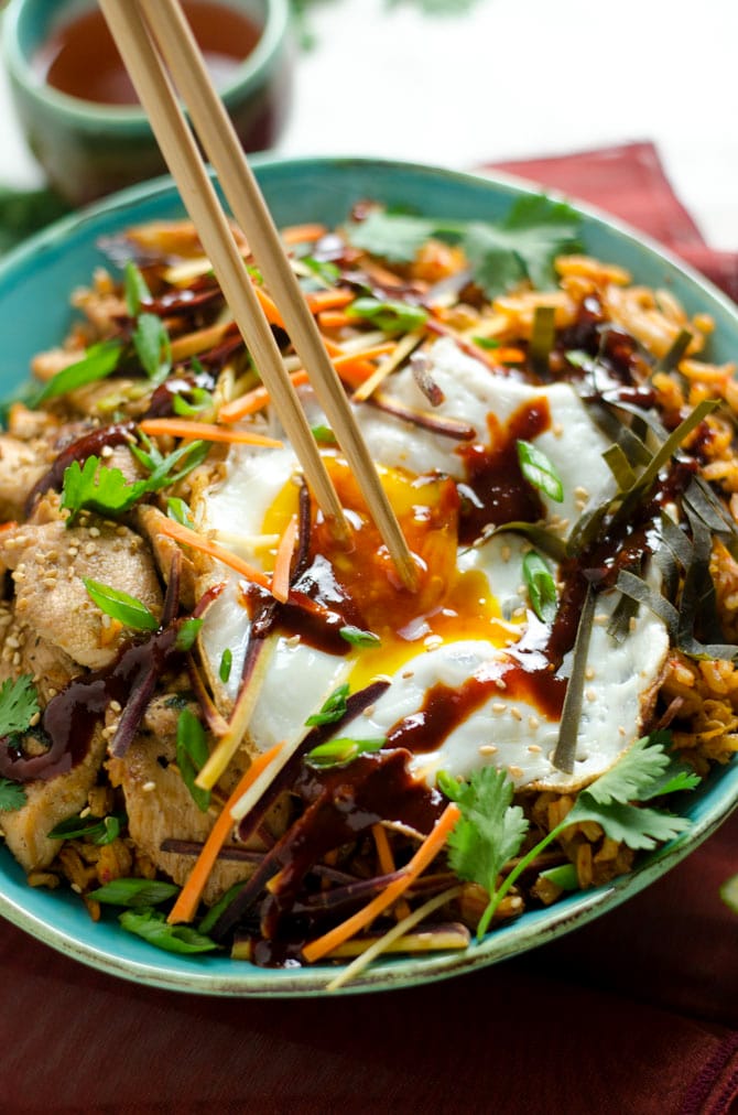 Korean Chicken and Kimchi Fried Rice Bowls. These spicy Asian-inspired bowls will make you want to never order takeout again. | hostthetoast.com