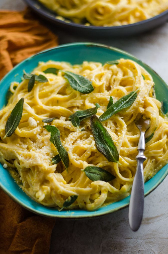 30 Minute Creamy Butternut Squash Pasta with Crispy Sage. This cheesy, creamy Fall pasta makes the perfect dinner for a cold weeknight. | hostthetoast.com