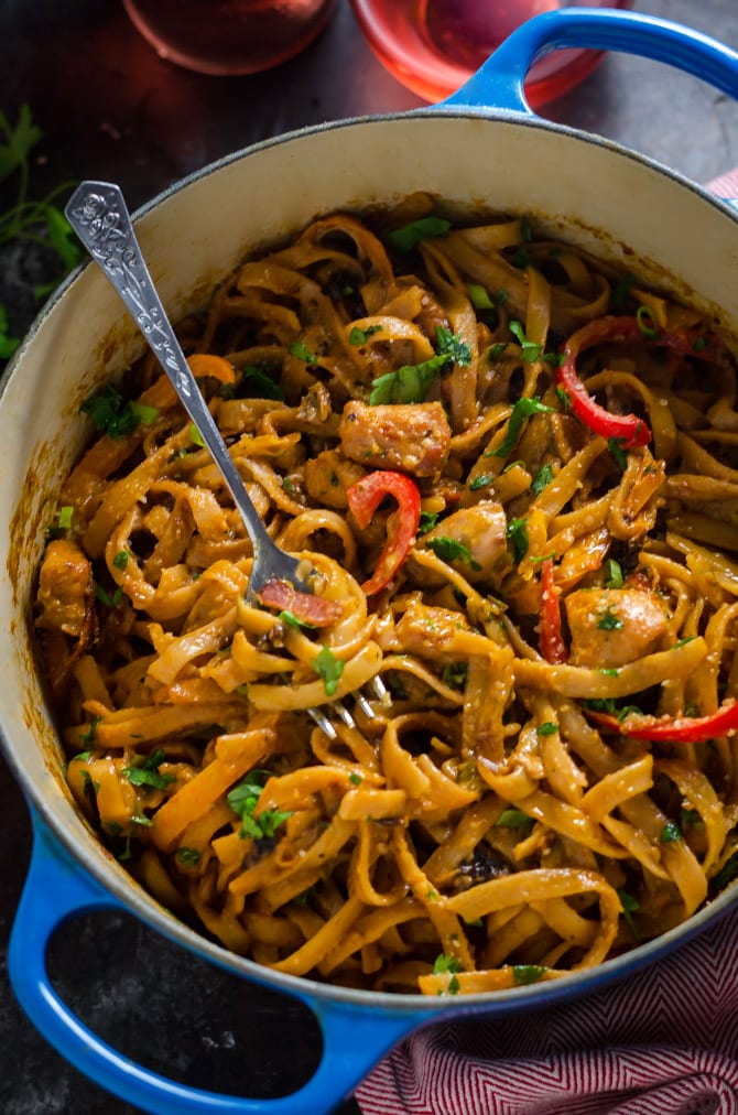 One Pot Cajun Chicken Alfredo. This creamy, flavorful, weeknight pasta dinner takes less than an hour to make, and is loaded up with chicken, bacon, bell peppers, and more! | hostthetoast.com