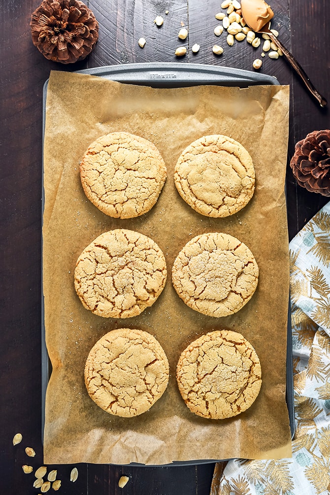 The Best Chewy Café-Style Peanut Butter Cookies. These soft and chewy cookies are a peanut butter lover's dream. Make them for your Christmas cookie exchange or just because! You're gonna love them. | hostthetoast.com