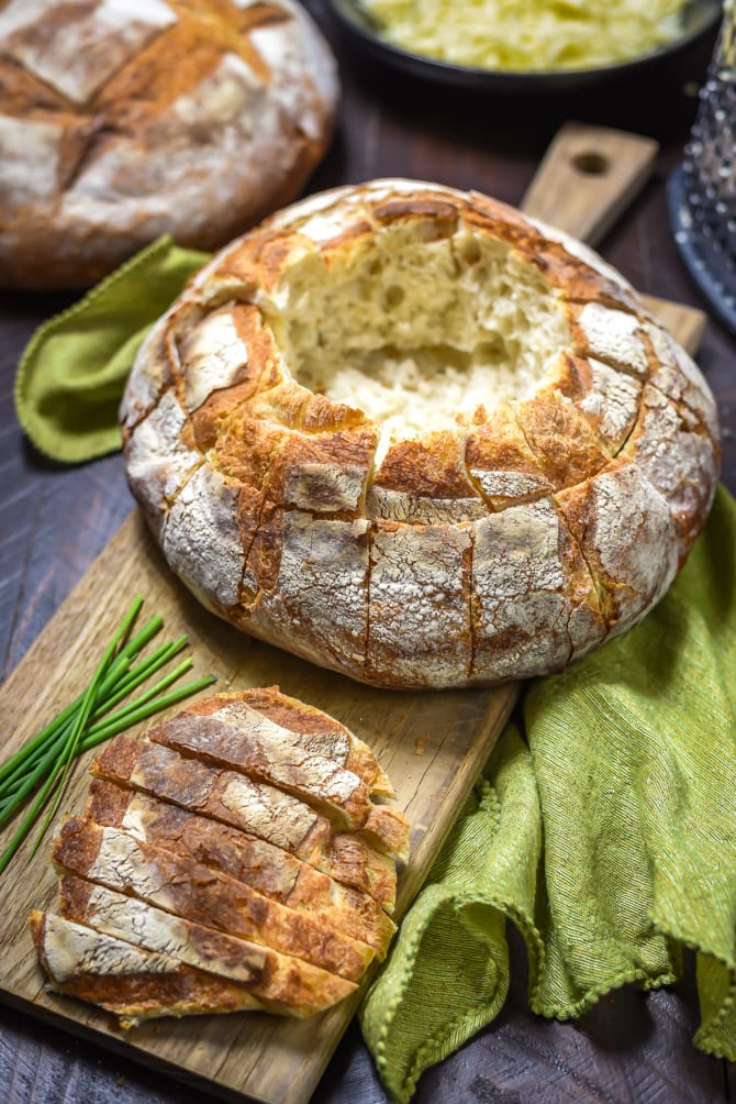 French Onion Blooming Bread Bowl. This cheesy, beefy, caramelized-onion loaded loaf is basically a fondue-ified version of French Onion Soup. | hostthetoast.com