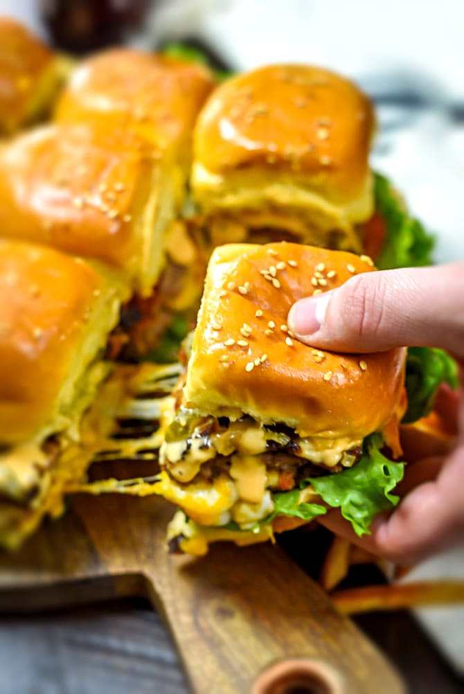 Loaded Juicy Lucy Sheet Pan Sliders. The tastiest way to party-foodify bacon burgers! Video included. | hostthetoast.com