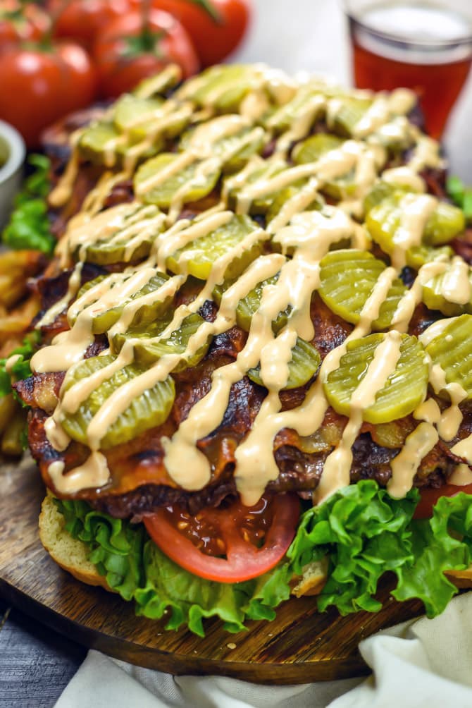 Loaded Juicy Lucy Sheet Pan Sliders. The tastiest way to party-foodify bacon burgers! Video included. | hostthetoast.com