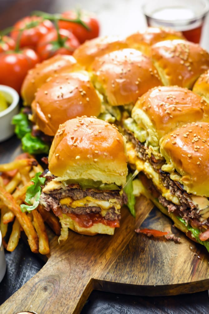 Loaded Juicy Lucy Sheet Pan Sliders. The tastiest way to party-foodify bacon burgers! Video included. | hostthetoast.com