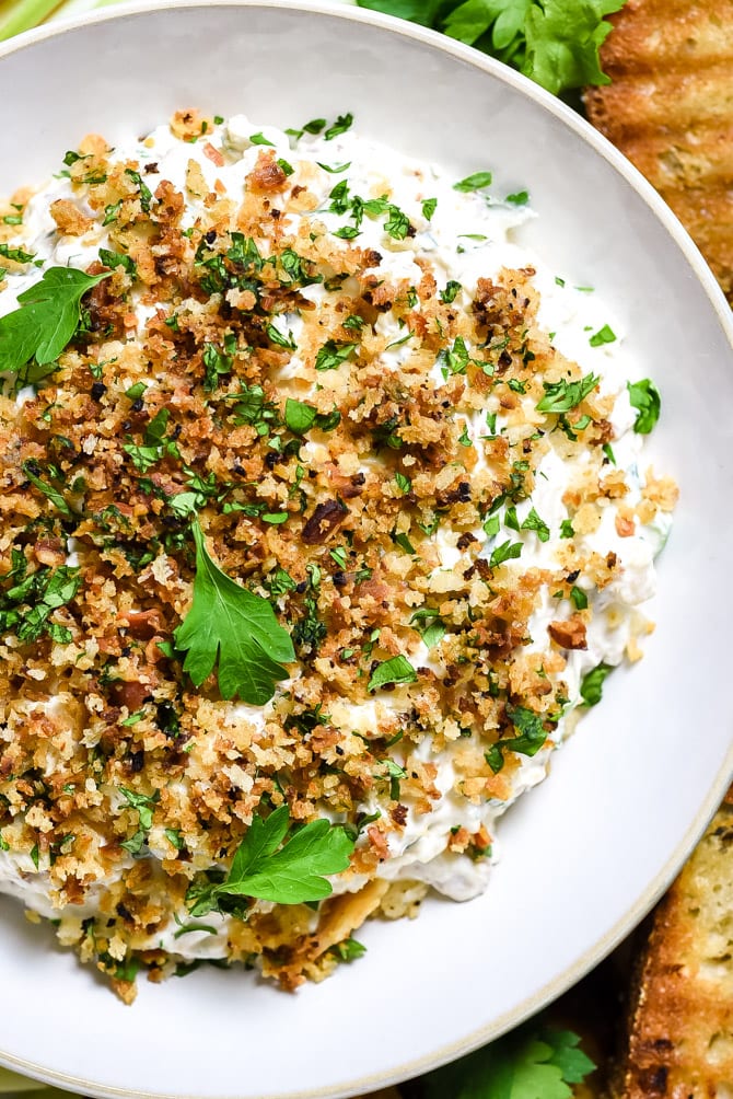 Clams Casino Dip. The retro hors d'ouerve is transformed into a creamy, easy-to-make dip complete with a buttery bacon-panko topping. | hostthetoast.com