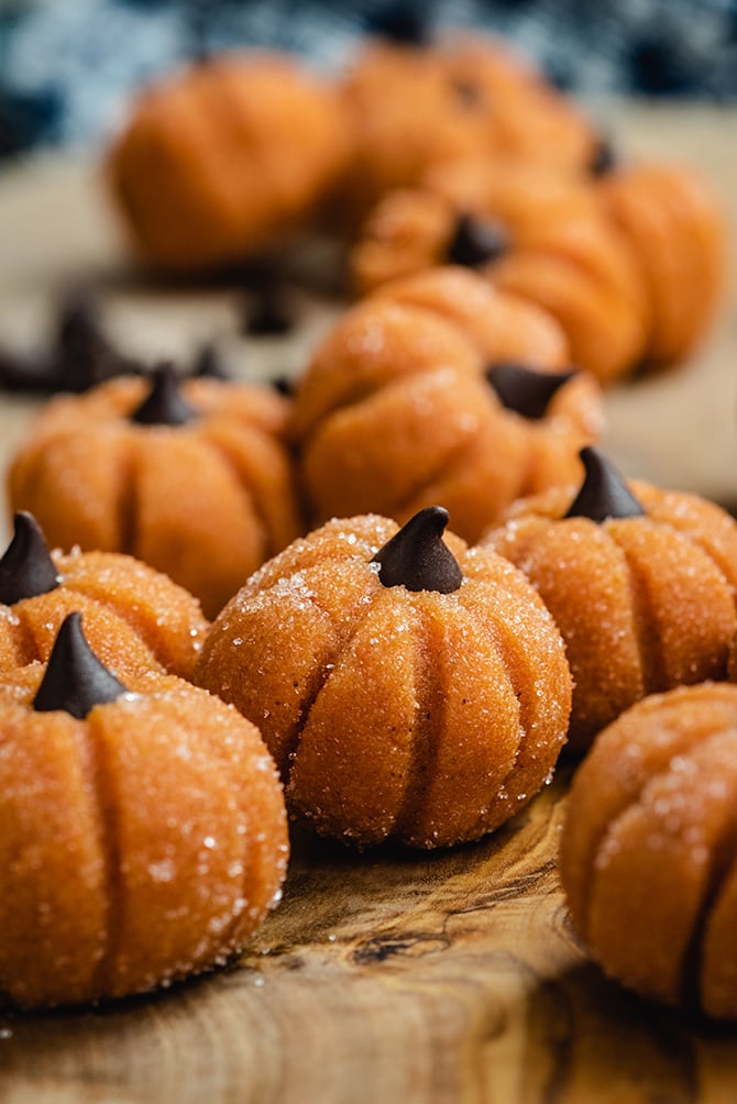 https://hostthetoast.com/wp-content/uploads/2020/10/Pumpkin-Cheesecake-Truffles-2.jpg